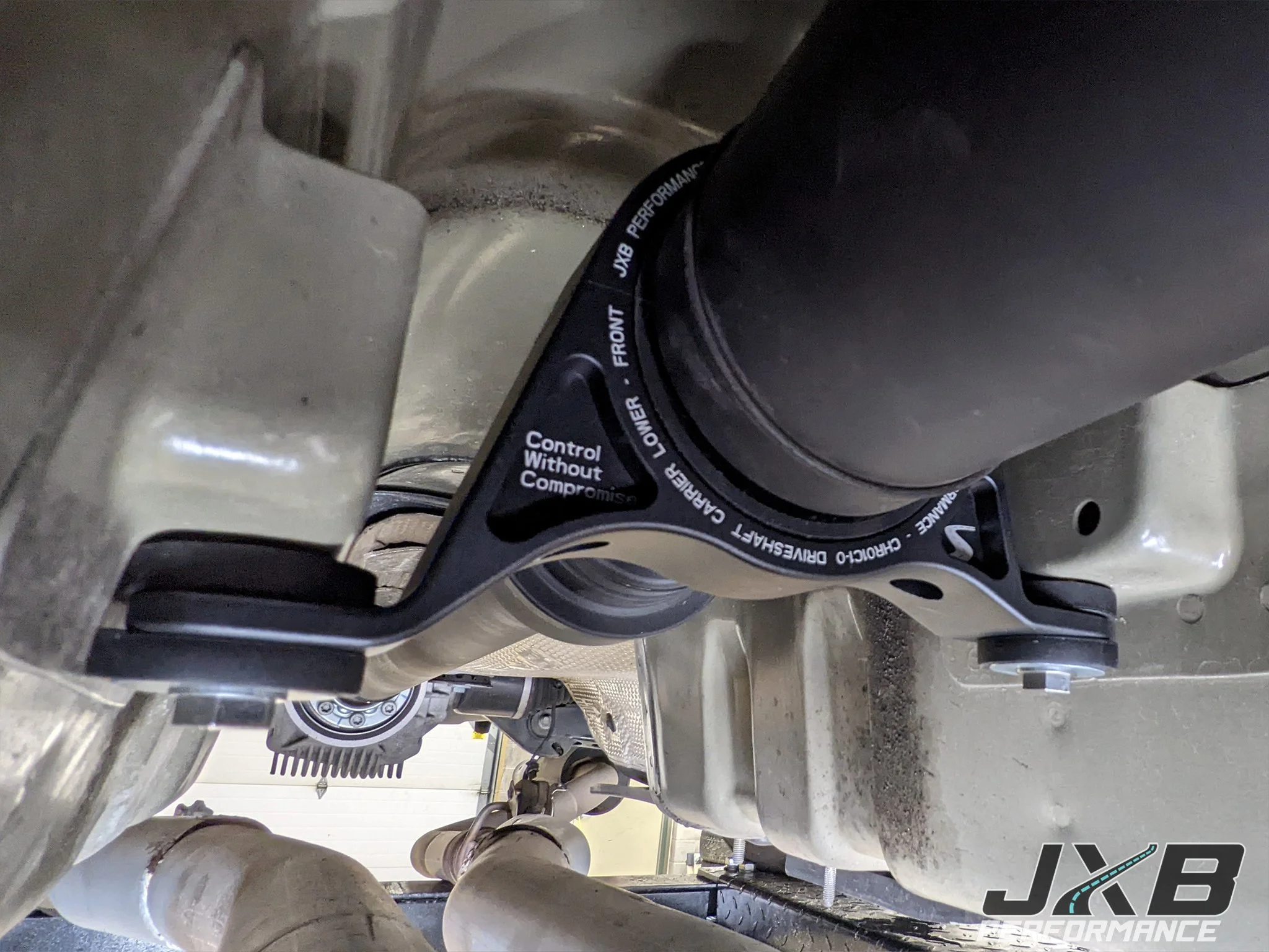 準備中 Vauxhall VXR8 Driveshaft Center Support Bearing Carrier